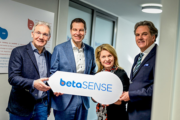 Key handover in Bochum, from left to right: Ralf Meyer, Thomas Eiskirch, Nela Novakovic, Klaus Gerwert © Svenja Hanusch